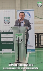 El Gobernador Sr. Bernardo Zárate hizo entrega de más de 500 becas a jóvenes universitarios